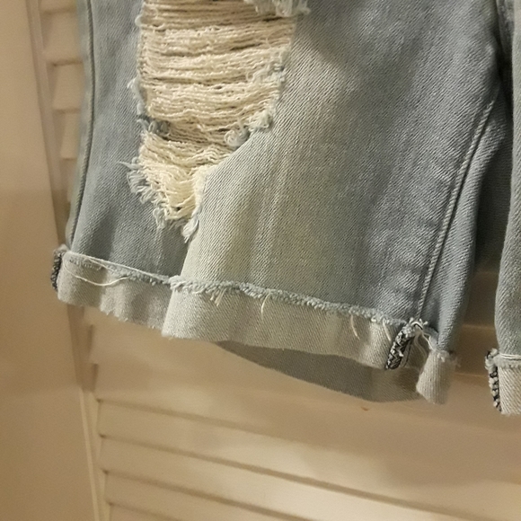 Just USA Womens Jean Shorts Size M Denim Bermuda Distressed Light Wash Mid - Picture 7 of 13